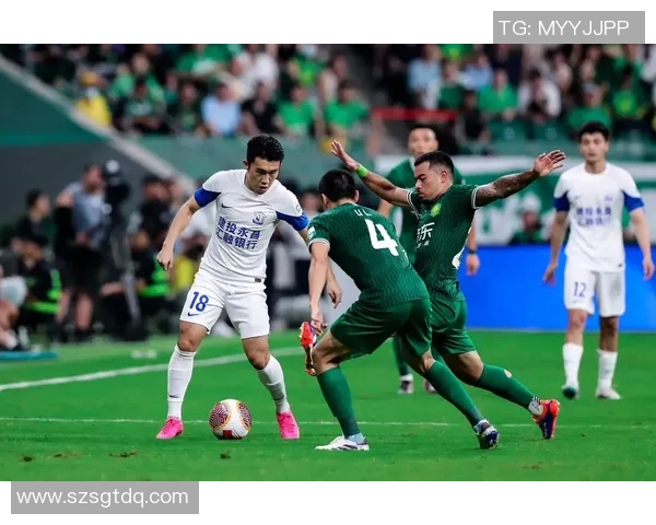 抖音霸气足球明星展现球场魅力与个人风采的完美结合